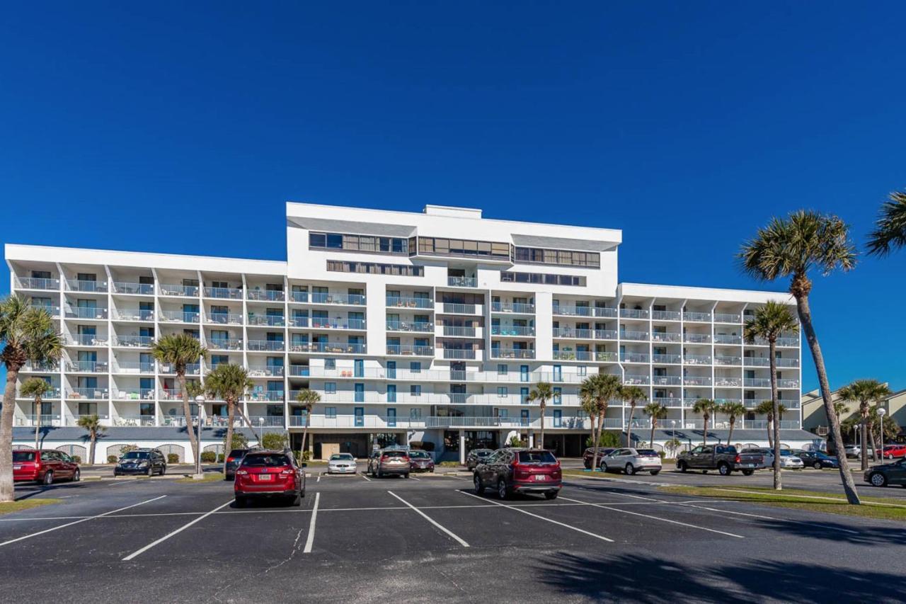 Surf & Racquet Club #207a *